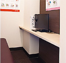 設備画像：個室インターネットブース室内